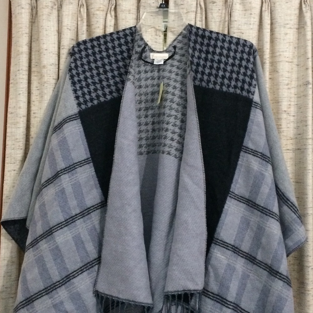 Collection Eighteen Fringed Ruana Wrap - Picture 2 of 10